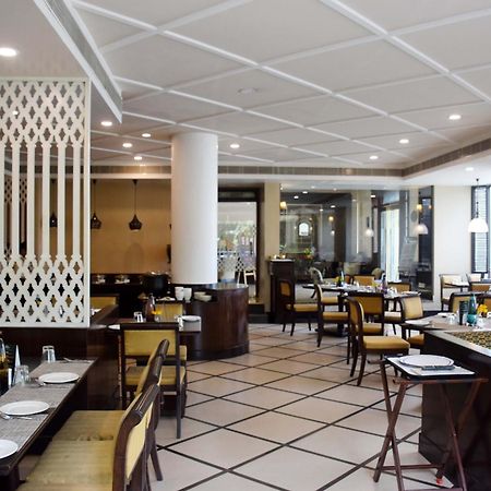 La Place Sarovar Portico Lucknow Exterior photo