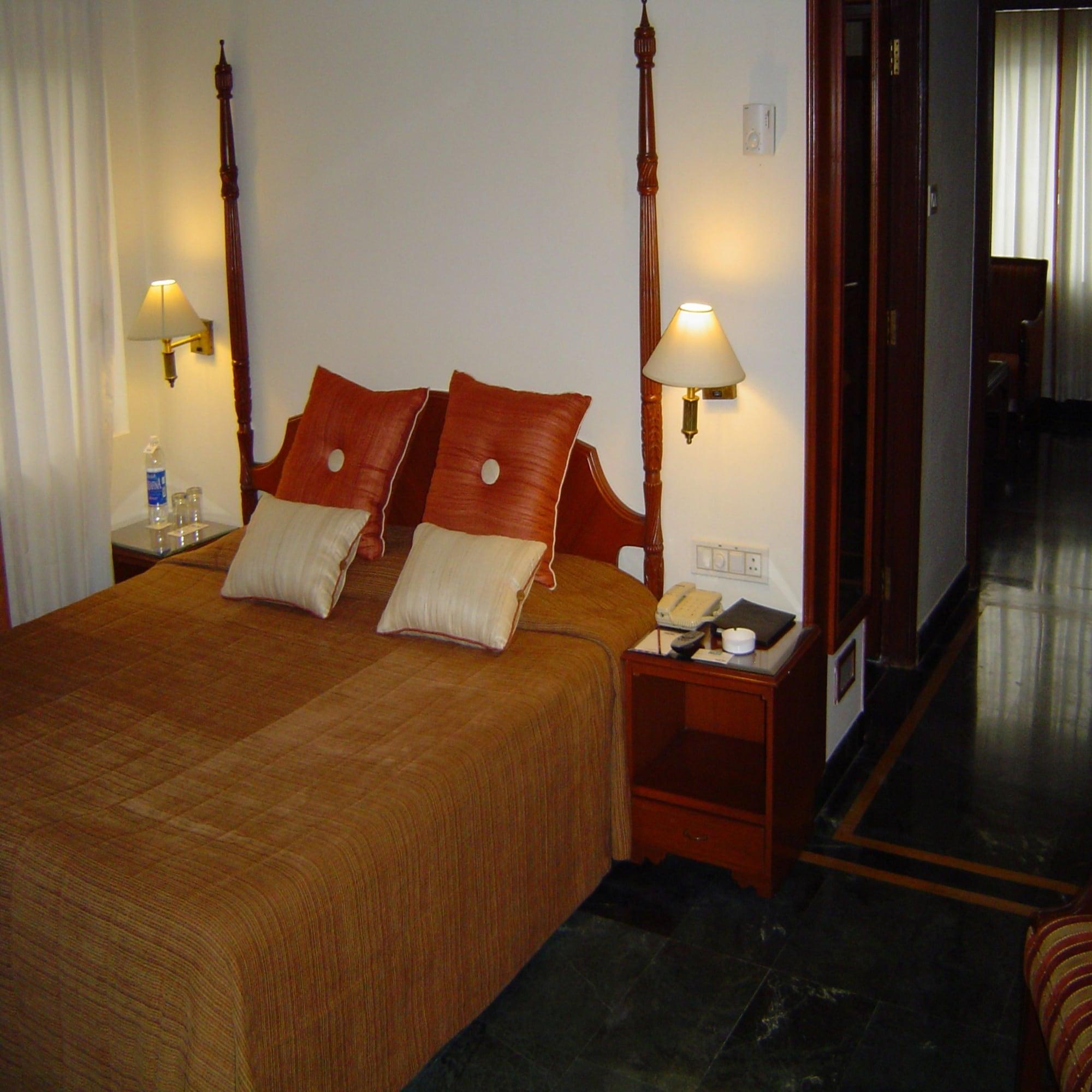 La Place Sarovar Portico Lucknow Exterior photo