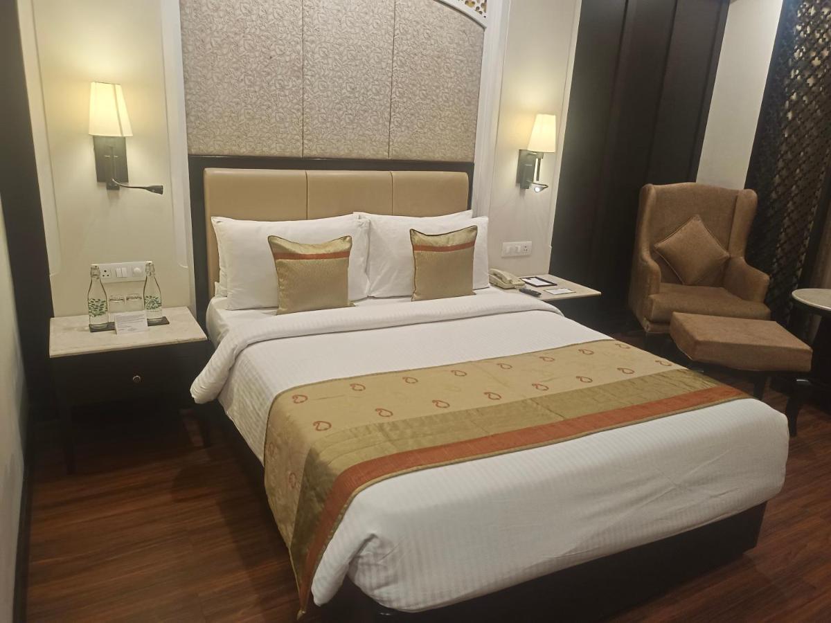 La Place Sarovar Portico Lucknow Exterior photo