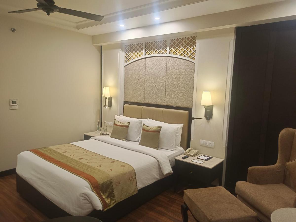 La Place Sarovar Portico Lucknow Exterior photo
