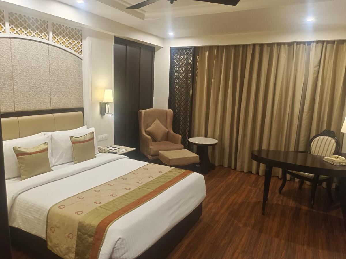 La Place Sarovar Portico Lucknow Exterior photo