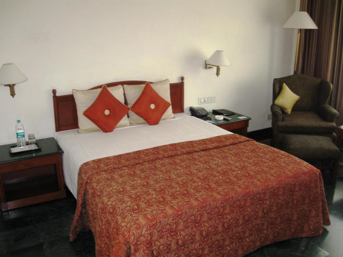 La Place Sarovar Portico Lucknow Exterior photo