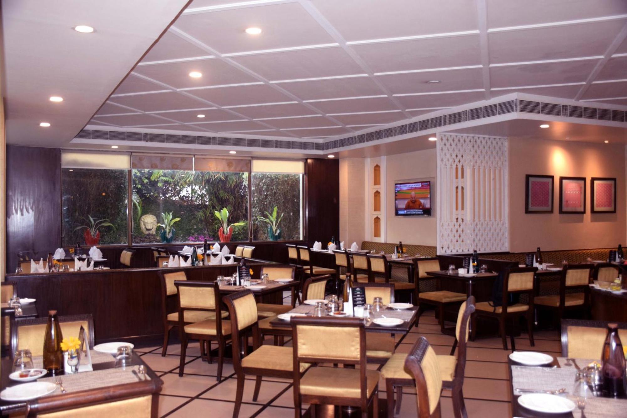 La Place Sarovar Portico Lucknow Exterior photo