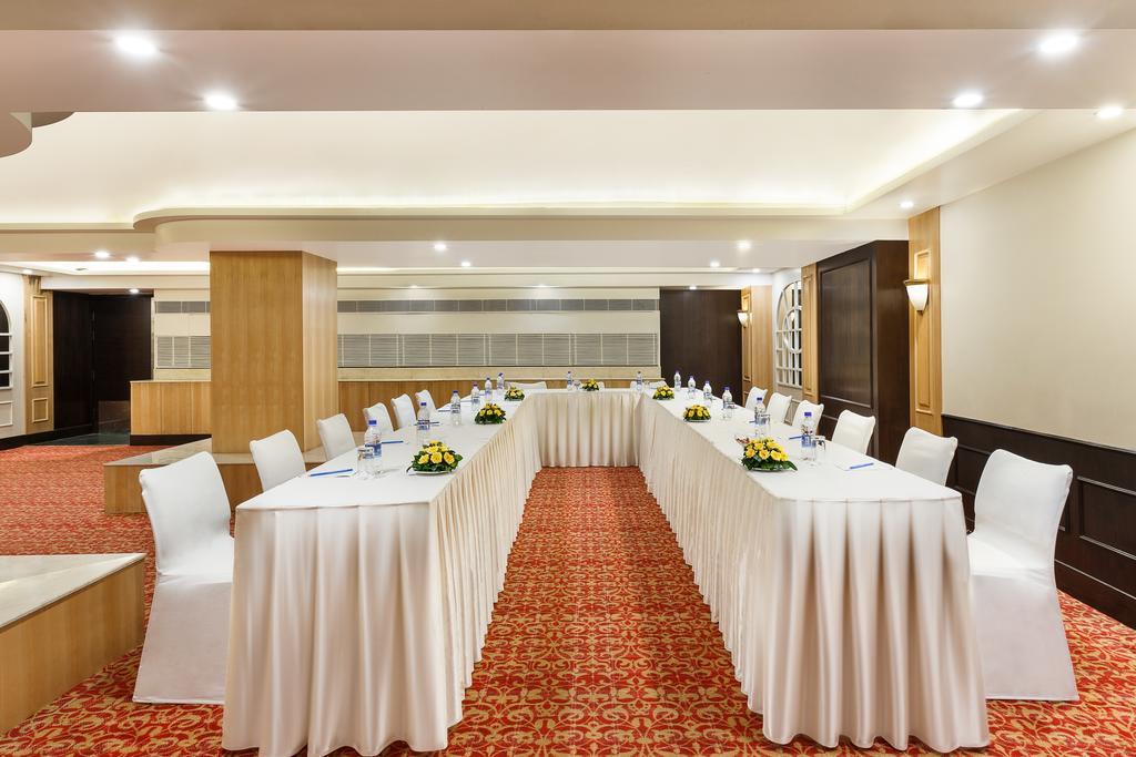 La Place Sarovar Portico Lucknow Exterior photo