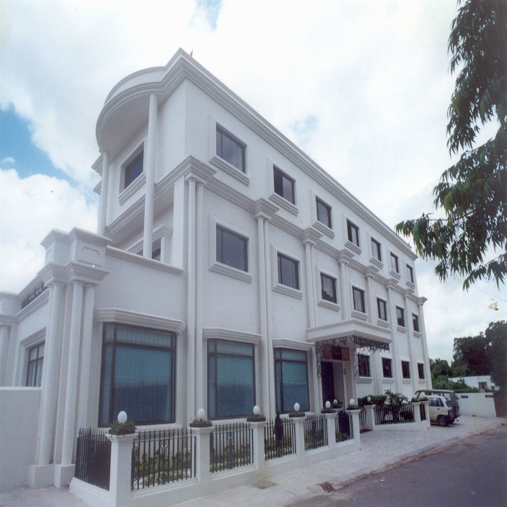 La Place Sarovar Portico Lucknow Exterior photo