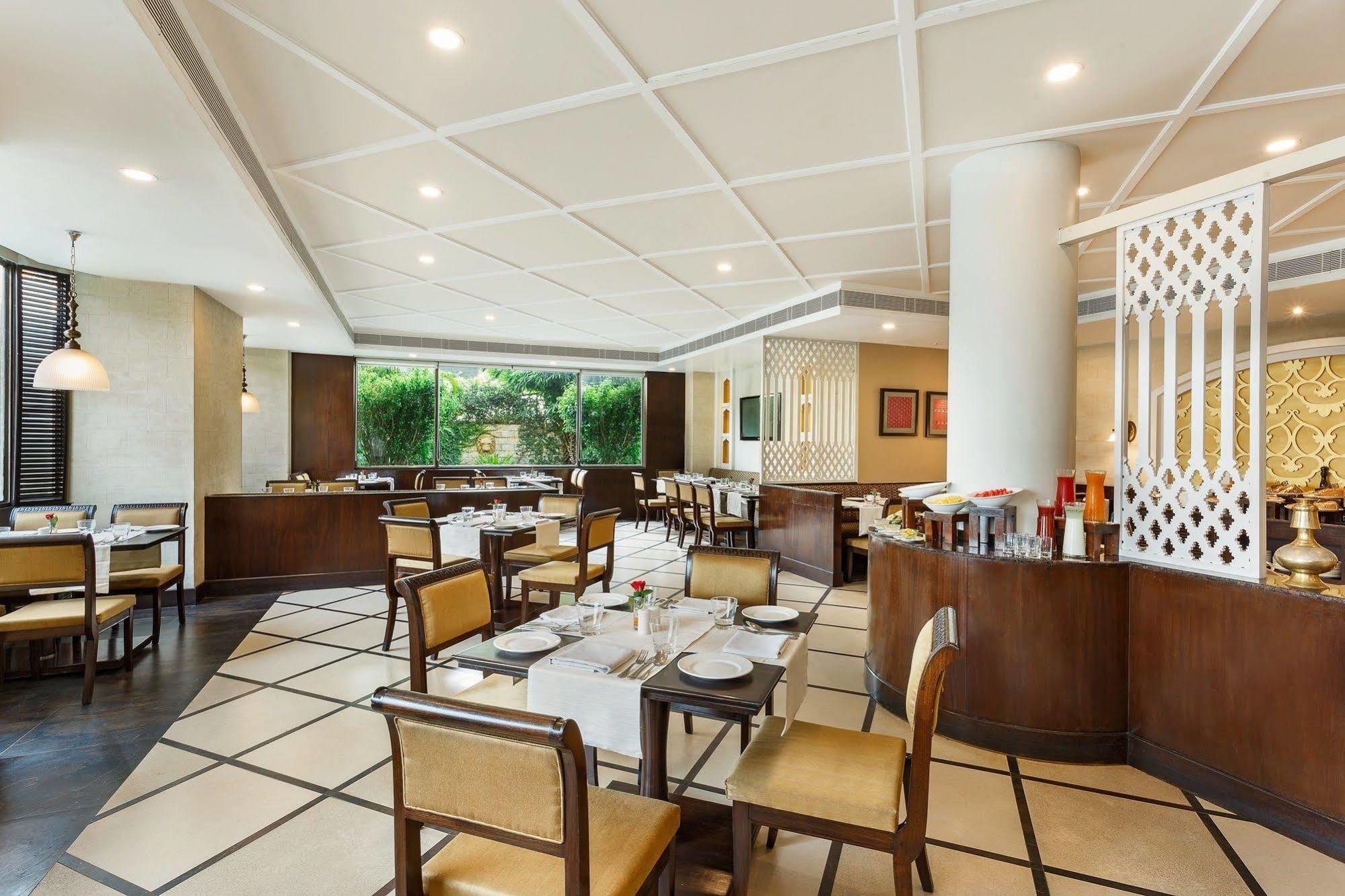 La Place Sarovar Portico Lucknow Exterior photo