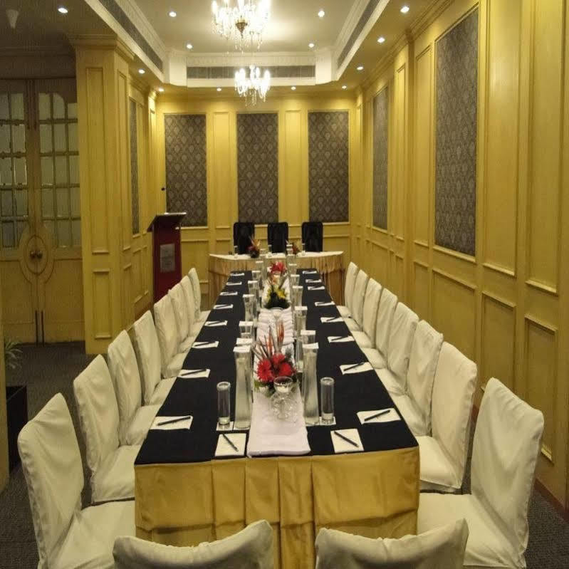 La Place Sarovar Portico Lucknow Exterior photo
