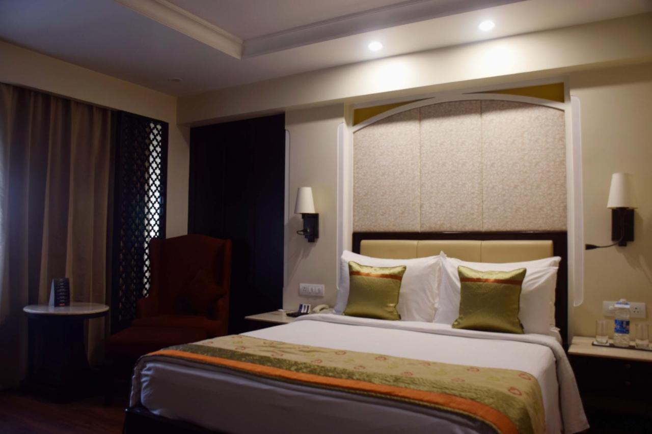 La Place Sarovar Portico Lucknow Exterior photo